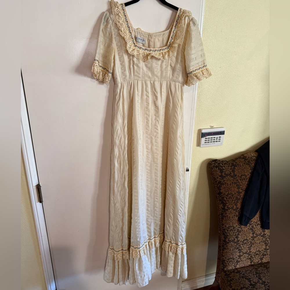 The Gibson Girl dress beautifully made in Tarzana California size small